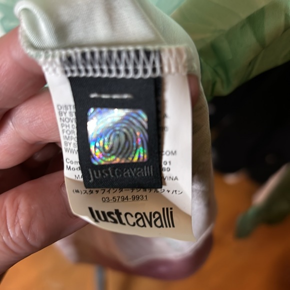 Just Cavalli v-neck shirt size small. - Picture 5 of 5